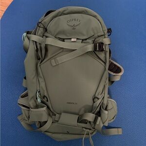 NWOT Osprey Kresta 30 - women’s small